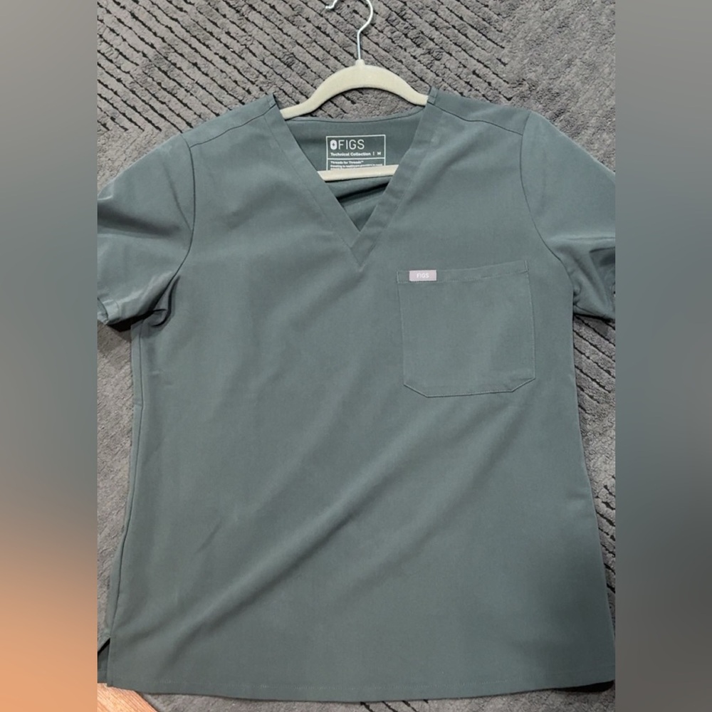 FIGS Catarina Top